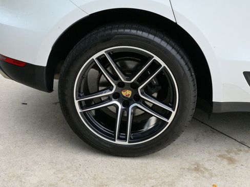 Used 2020 Porsche Macan image 11