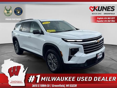 Used 2024 Chevrolet Traverse LT AWD/4WD image 1