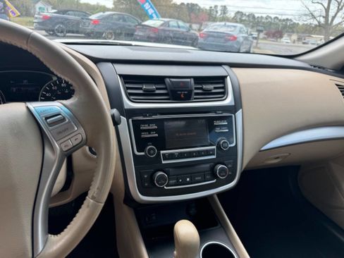 Used 2016 Nissan Altima 2.5 SV w/ Convenience Package image 10