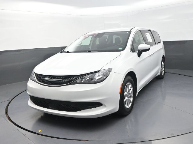 Used 2023 Chrysler Voyager LX FWD image 5