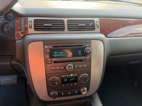 Used 2014 GMC Yukon XL SLT w/ SLT-2 Equipment Package RWD image 15