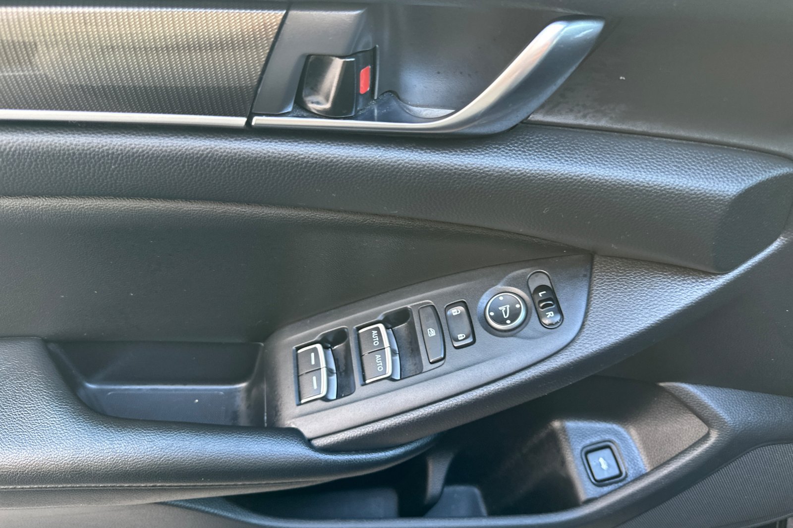 Used 2019 Honda Accord Sport image 11