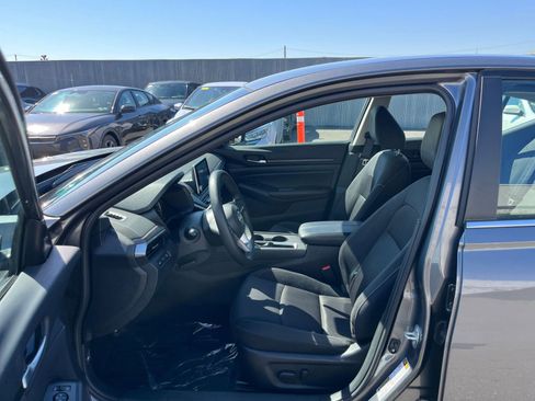 Used 2025 Nissan Altima 2.5 SV FWD image 28