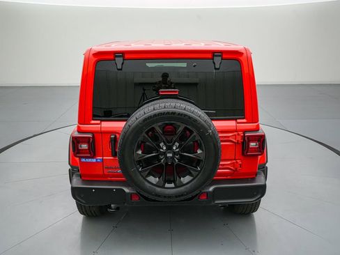 Used 2025 Jeep Wrangler Unlimited Sahara w/ Safety Group AWD/4WD image 5