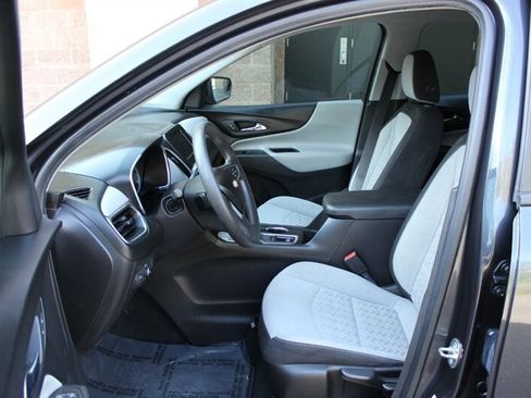 Used 2022 Chevrolet Equinox LS FWD image 10