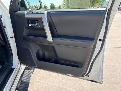 Used 2018 Toyota 4Runner Limited AWD/4WD image 19