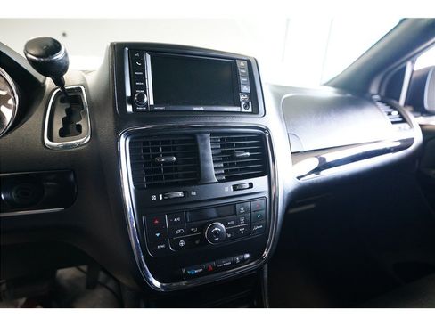 Used 2018 Dodge Grand Caravan GT FWD image 19