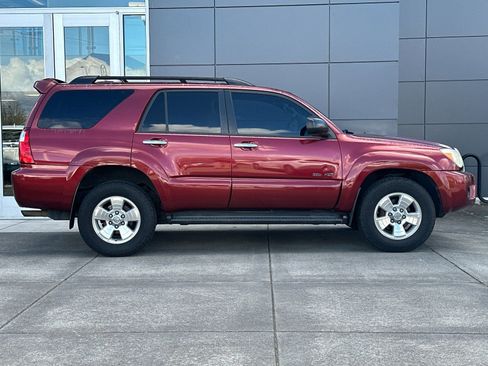 Used 2006 Toyota 4Runner SR5 AWD/4WD image 2
