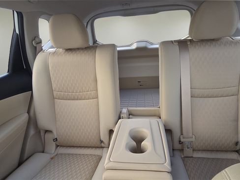 Used 2018 Nissan Rogue SV image 13