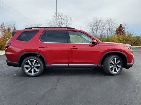 New 2025 Honda Pilot Touring image 5