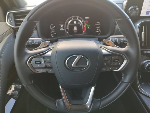 Used 2024 Lexus LX 600 4WD w/ Luxury Package image 11