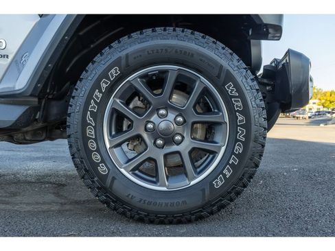 Used 2020 Jeep Gladiator Overland w/ Trailer Tow Package image 9