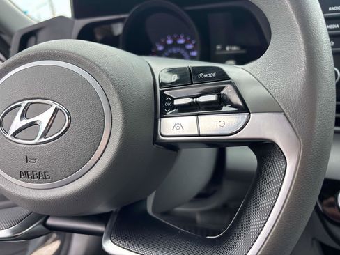 Used 2022 Hyundai Elantra SEL image 18