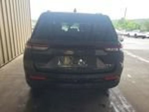 Used 2024 Jeep Grand Cherokee Altitude AWD/4WD image 12
