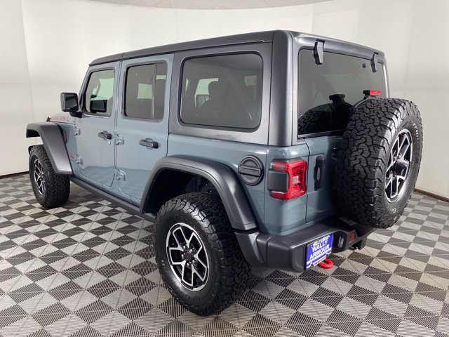 Used 2025 Jeep Wrangler Unlimited Rubicon w/ Convenience Group AWD/4WD image 9