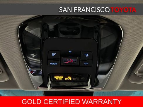 Certified 2022 Toyota Venza LE image 30