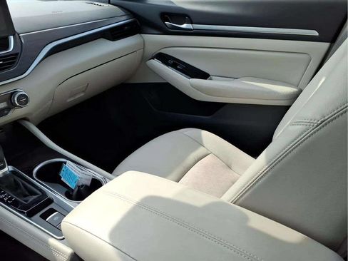 Used 2024 Nissan Altima 2.5 SL FWD image 13