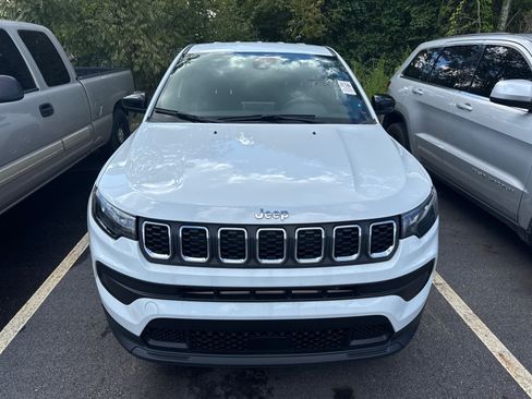 Used 2025 Jeep Compass Sport AWD/4WD image 2