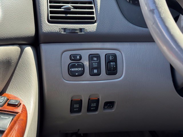 Used 2005 Toyota Sienna XLE Limited w/ XLE Limited Pkg 2 FWD image 33
