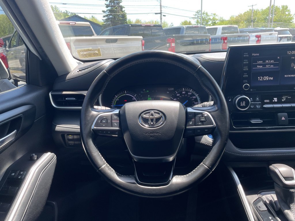 Used 2021 Toyota Highlander XLE AWD/4WD image 15