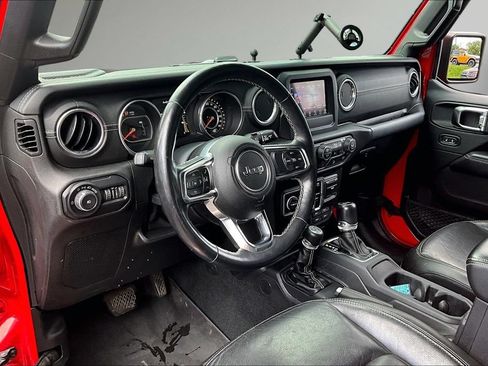 Used 2018 Jeep Wrangler Unlimited Sahara w/ Cold Weather Group AWD/4WD image 18