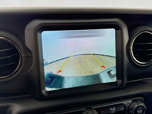 Used 2022 Jeep Gladiator Overland image 14