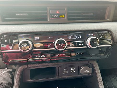 Used 2025 Honda Pilot Elite image 16