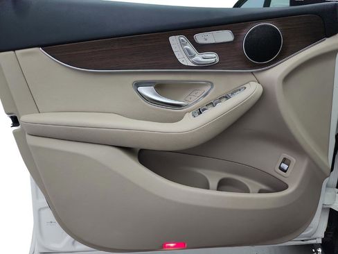 Used 2022 Mercedes-Benz GLC 300 4MATIC image 21