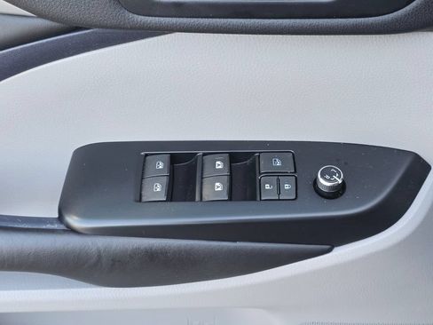 Used 2019 Toyota Highlander XLE AWD/4WD image 32