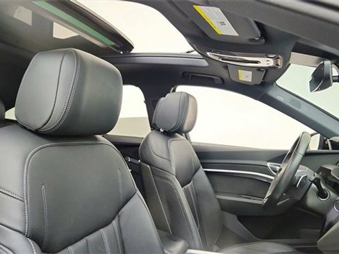 Used 2023 Audi e-tron S Prestige w/ Prestige Package image 21