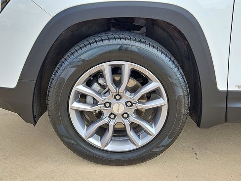 Used 2024 GMC Terrain SLT image 5