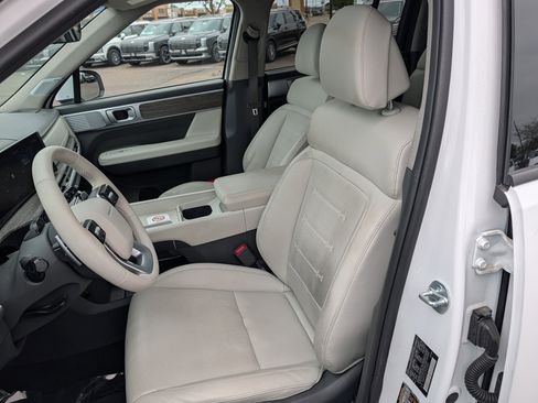 Certified 2025 Hyundai Santa Fe Limited AWD/4WD image 10