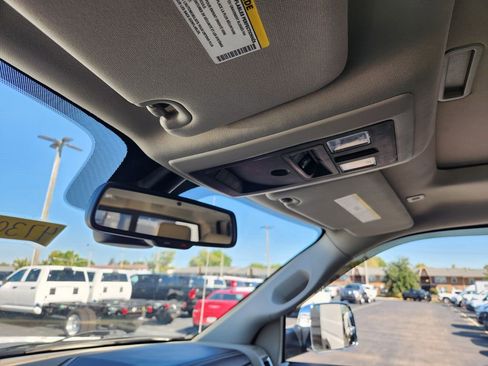 Used 2018 RAM 3500 Laramie image 29