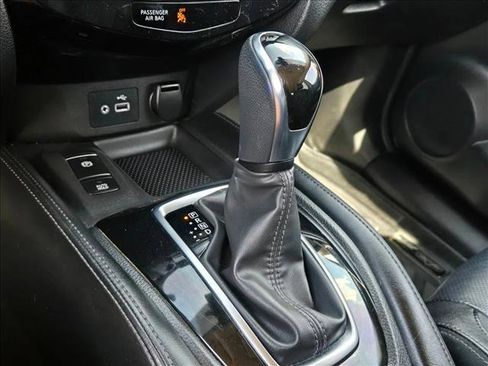 Used 2019 Nissan Rogue SL FWD image 18