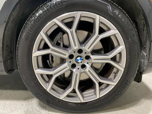 Used 2023 BMW X7 xDrive40i w/ Premium Package image 32