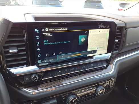 Used 2025 Chevrolet Silverado 1500 LT image 8