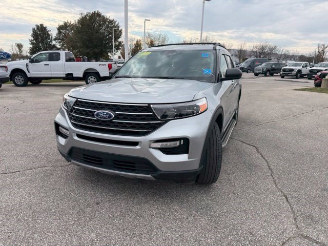 Used 2023 Ford Explorer XLT w/ Equipment Group 202A AWD/4WD image 6