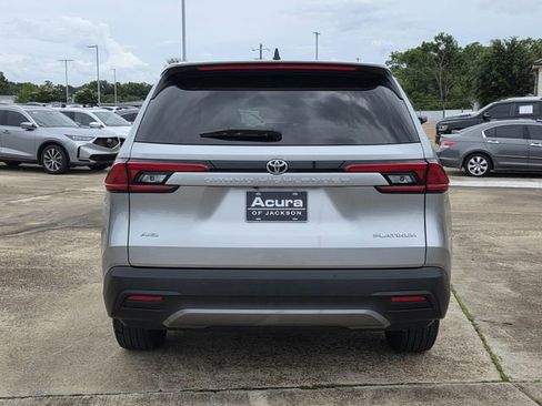 Used 2024 Toyota Grand Highlander AWD image 6