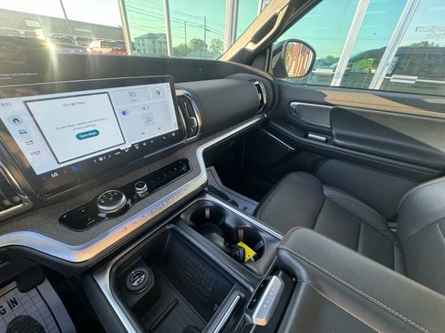Used 2025 Ford Expedition Tremor AWD/4WD image 17