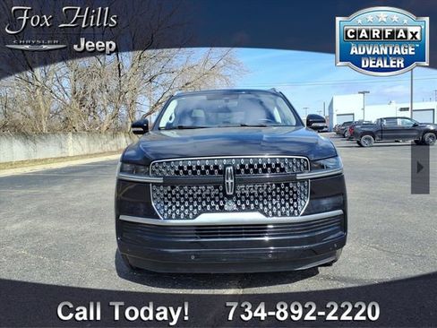 Used 2025 Lincoln Navigator L Reserve AWD/4WD image 2