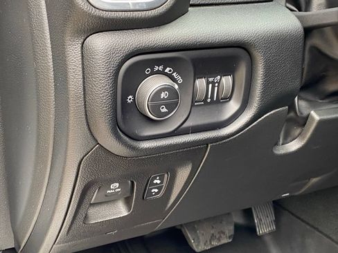 Used 2022 RAM 1500 Laramie AWD/4WD image 12