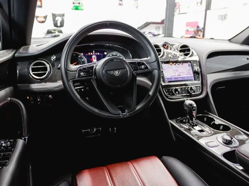 Used 2019 Bentley Bentayga image 42
