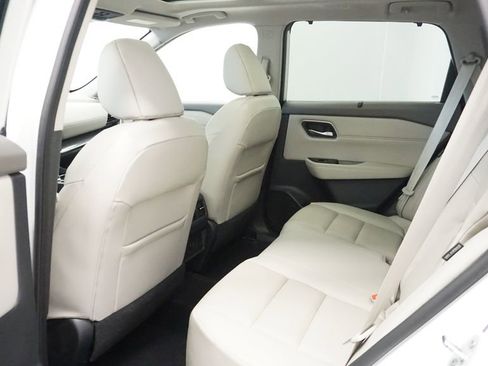 Used 2021 Nissan Rogue SV w/ Premium Package image 25