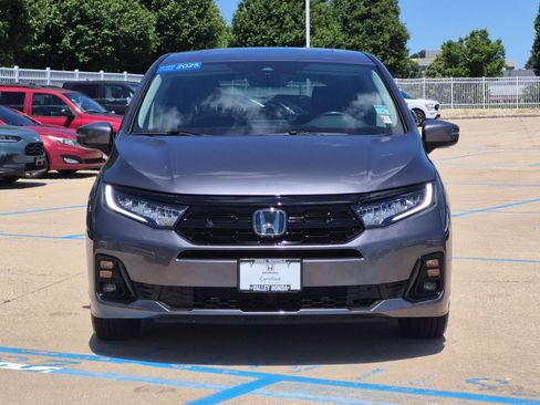 Used 2025 Honda Odyssey Elite image 3