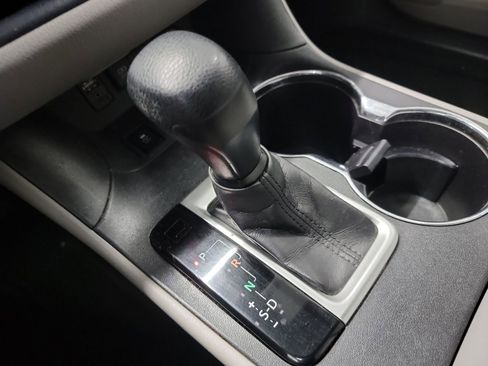 Used 2017 Toyota Highlander LE FWD image 26