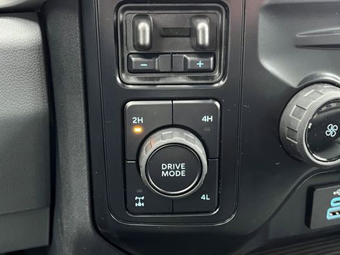 New 2026 Ford F250 XLT w/ XLT Premium Package AWD/4WD image 4
