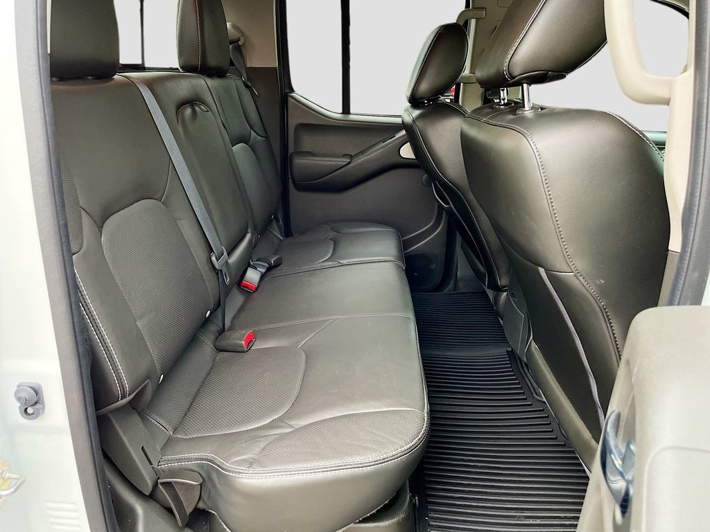 Used 2020 Nissan Frontier PRO-4X AWD/4WD image 28
