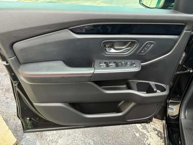 Used 2025 Honda Pilot TrailSport image 14