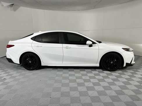 Used 2025 Toyota Camry SE w/ Convenience Package FWD image 9