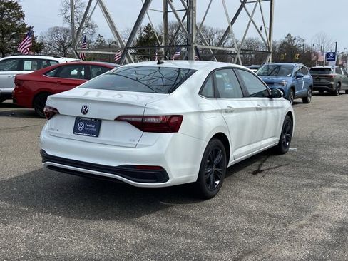 Used 2023 Volkswagen Jetta SE image 5